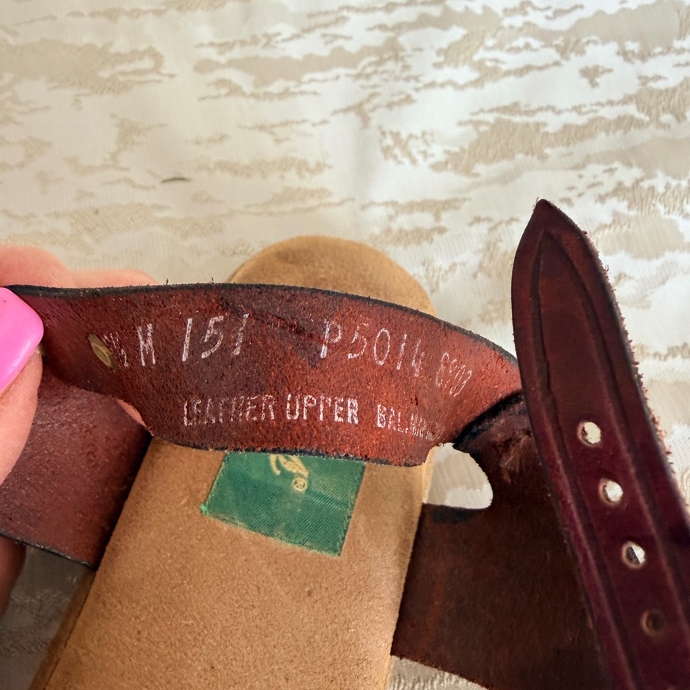 Vintage Bass Brown Leather Buckle Sandals with Gold Hardware - Picture 5 of 5
